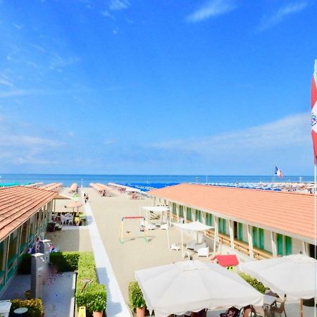 Attico Al Mare Appartement Viareggio Buitenkant foto