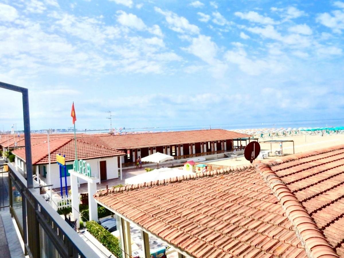 Attico Al Mare Appartement Viareggio Buitenkant foto