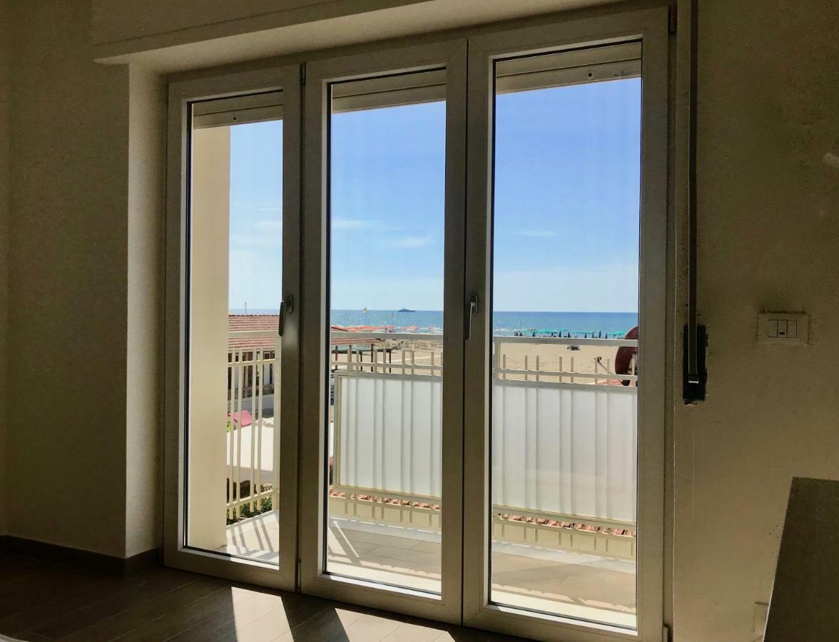 Attico Al Mare Appartement Viareggio Buitenkant foto